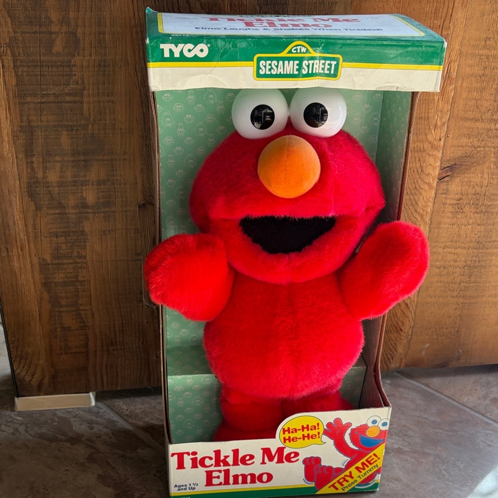 Sesame Street Tickle Me Elmo - Red Plush Toy